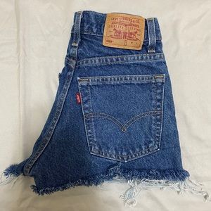 SOLD Vintage Levi’s High-Rise Jean Shorts